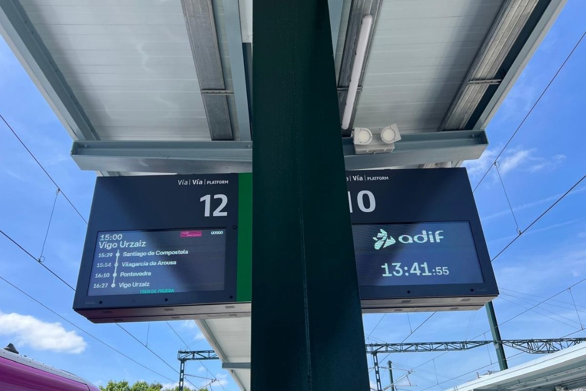 Passenger Information Displays - Fixalia