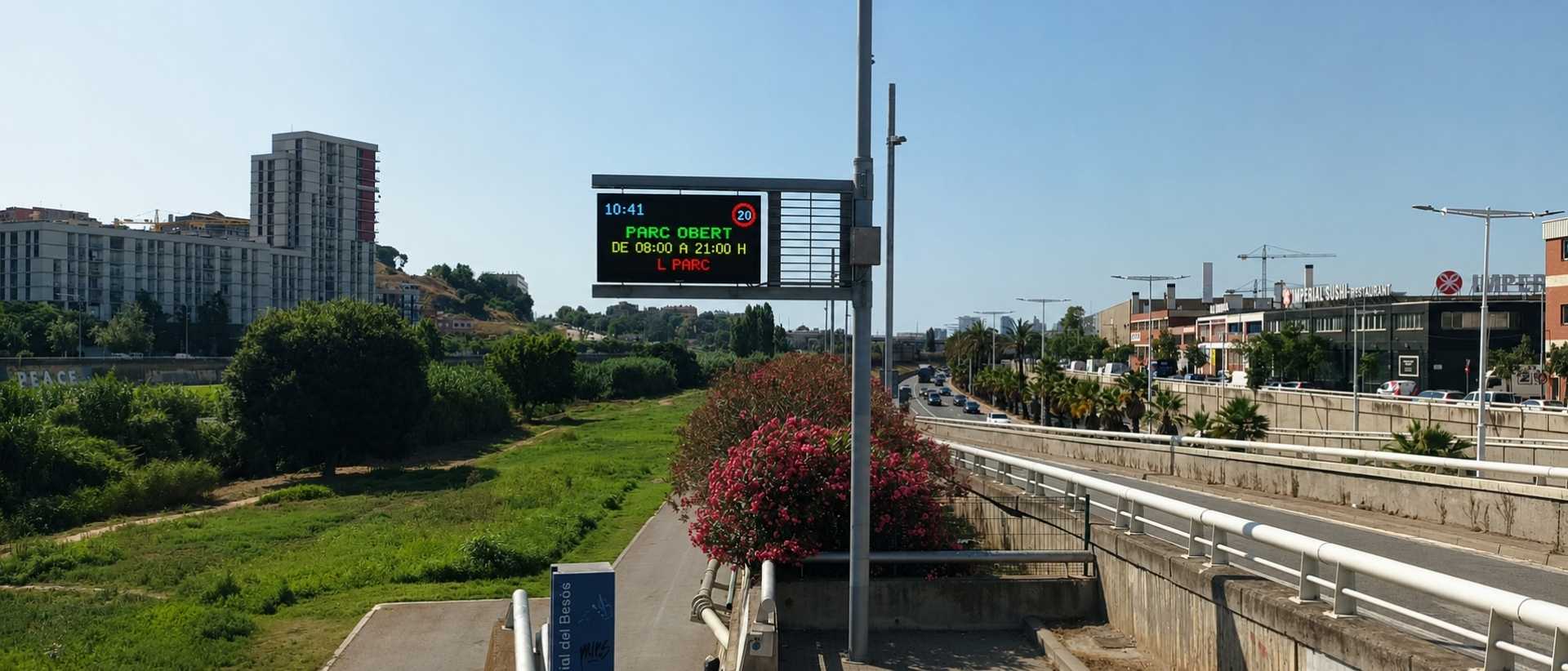 Red de PMV para la gestión de accesos en el parque fluvial del Besòs, Barcelona, por Fixalia